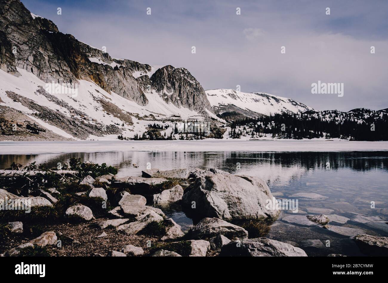 Mountain Marie Lake Medicine Bow routt foresta nazionale in primavera Wyoming Stati Uniti Foto Stock