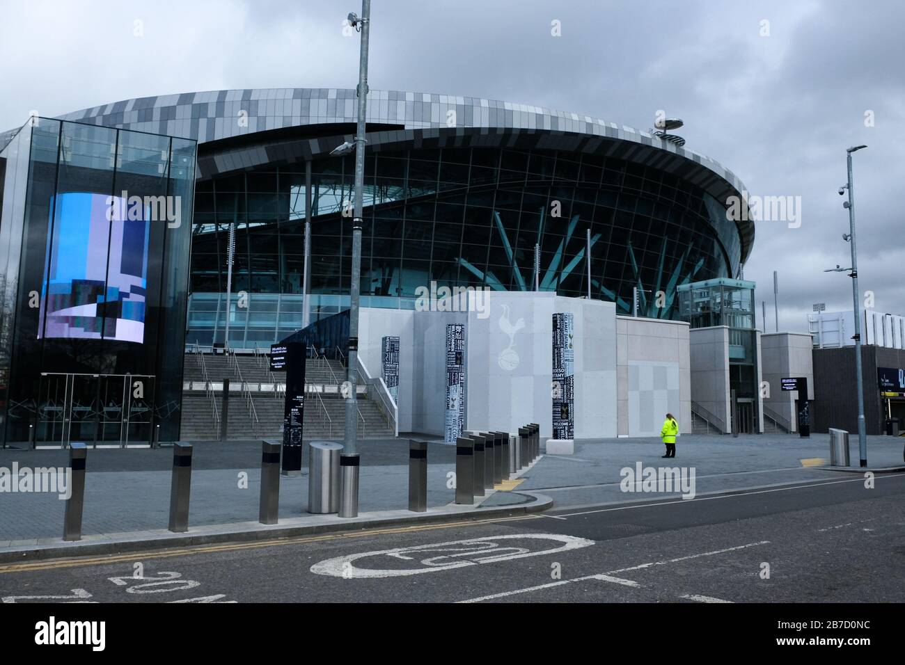 Tottenham Hotspur Stadium, Londra, Regno Unito. 15 marzo 2020. Partite rinviate notifiche al Tottenham Hotspur Stadium. Il Premier League ha annunciato che tutte le partite saranno annullate almeno fino al 4 aprile. Credit: Matthew Chpicle/Alamy Live News Foto Stock