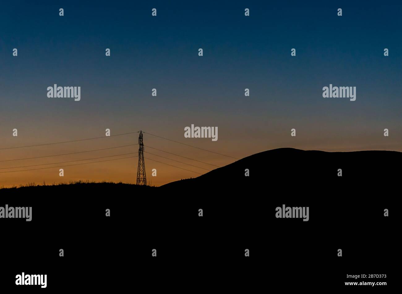 Tramonto paesaggio al campo generatori di vento Foto Stock