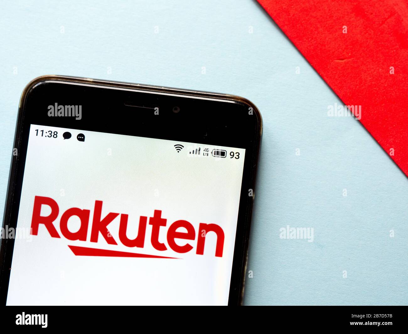 In questa illustrazione fotografica viene visualizzato il logo Rakuten visualizzato sullo smartphone. Foto Stock