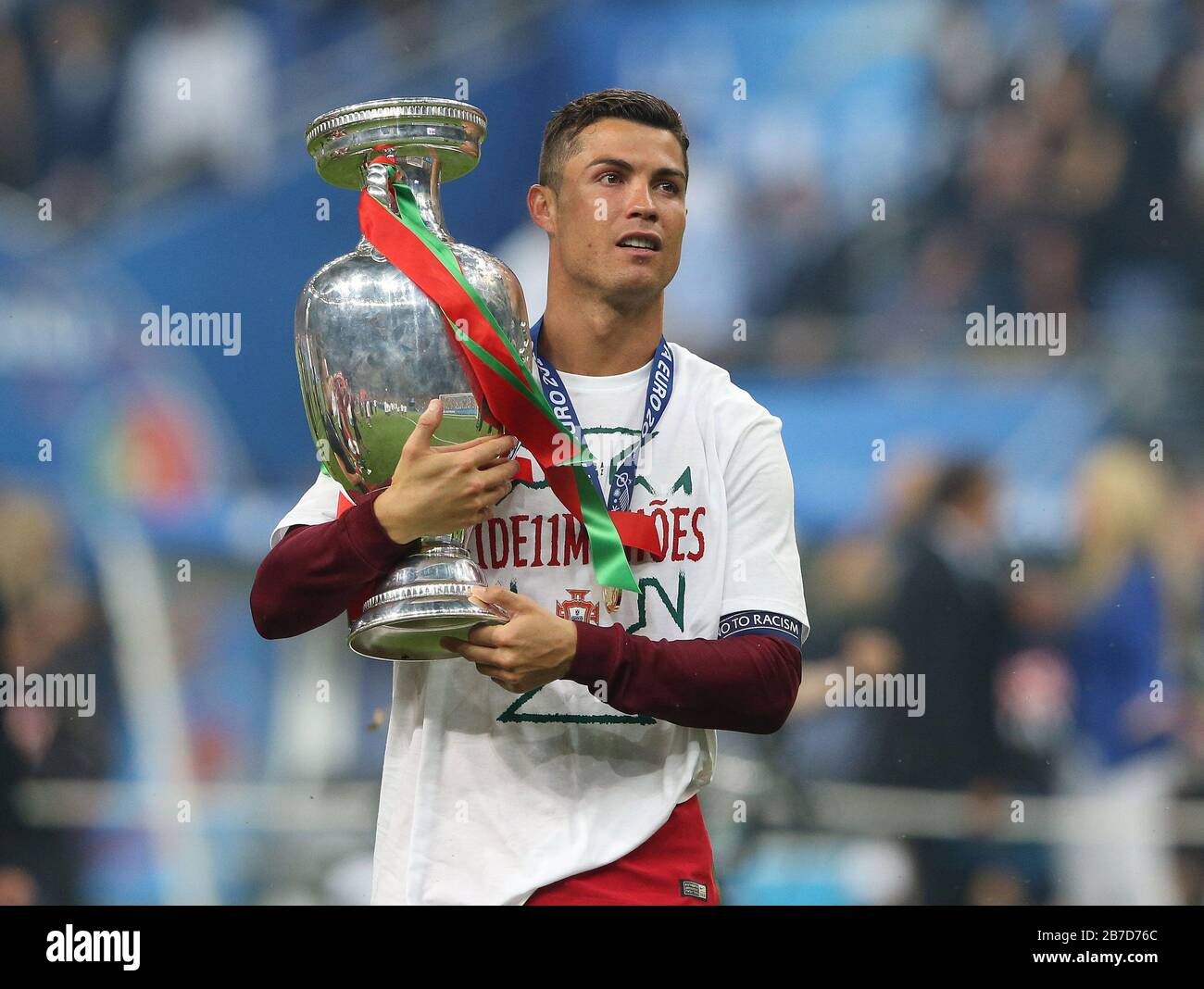 Parigi, Frankreich. Primo: 2016 10.07.2016 M51, Match 51, Fuvuball, International, European Championship 2016, UEFA, EURO 2016, European Championship 2016, nazionale, finale, finale campioni europei Portogallo por, Portogallo - fra, Francia 1: 0 (NV) por Cristiano Ronaldo, con EM Cup | utilizzo mondiale Credit: DPA/Alamy Live News Foto Stock