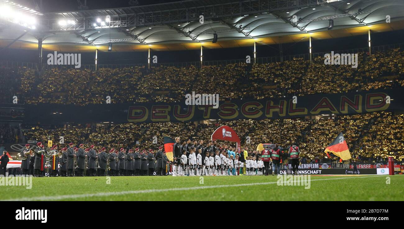 Francoforte, Germania. 2019 19.11.2019 Fivuball, calcio: Qualifica Euro: Qualifica Euro nazionale Germania - Irlanda del Nord 6: 1 FAN, NATIONALHYMNE, COREOGRAFIA, background, sfondo, Euro 2020 London Calling Poster, coreografia, coreografia | usage worldwide Credit: DPA/Alamy Live News Foto Stock