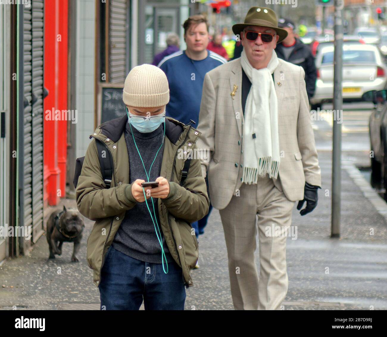 Glasgow, Scozia, Regno Unito, 15 marzo 2020: Più maschere che appaiono ogni giorno come la preoccupazione aumenta sopra lo spavento di Coronavirus. Gerard Ferry/Alamy Live News Foto Stock