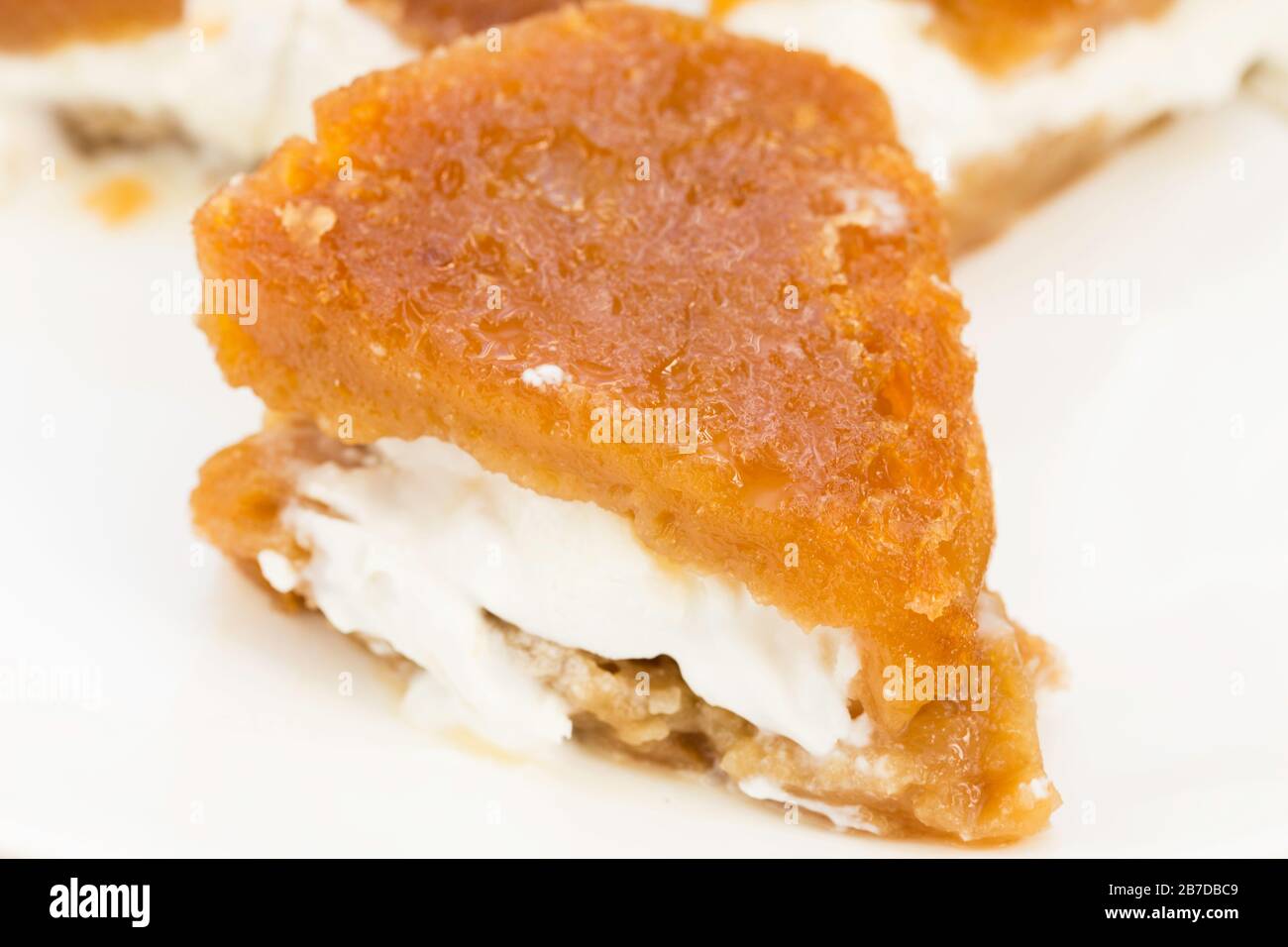 Tradizionale dessert turco, kaymakli ekmek kadayifi Foto Stock