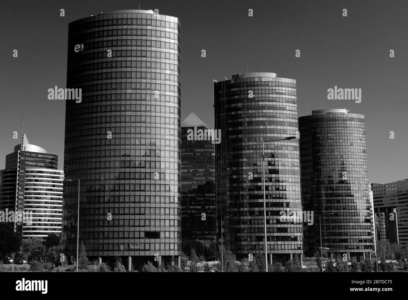Vista Degli Edifici Di Uffici Nel Parco Titanium, Av Costanera Sur 2782, Las Condes, Región Metropolitana, Santiago, Cile Foto Stock