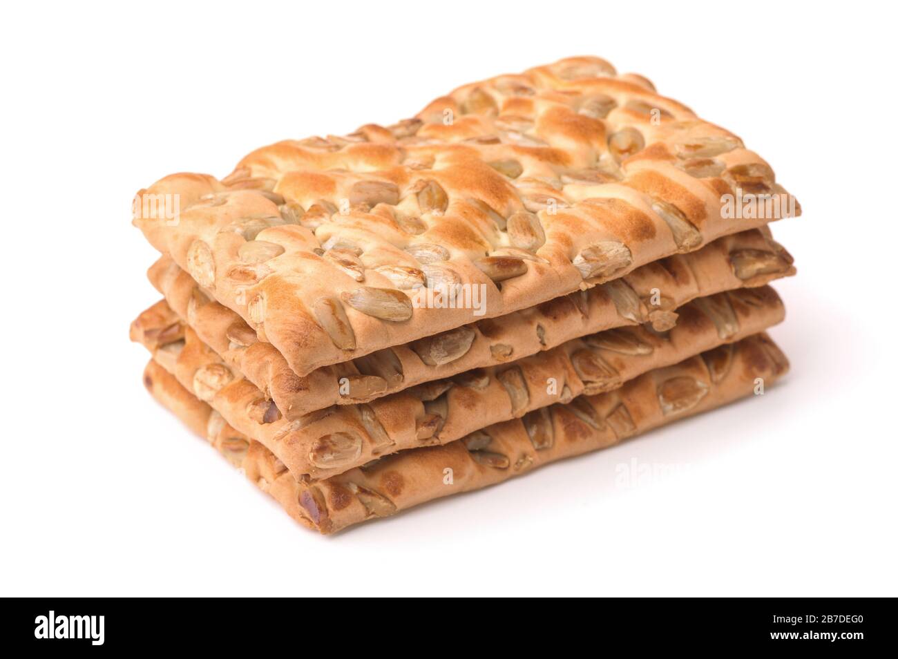 Pila di cracker di pane croccante di cereali isolati su bianco Foto Stock