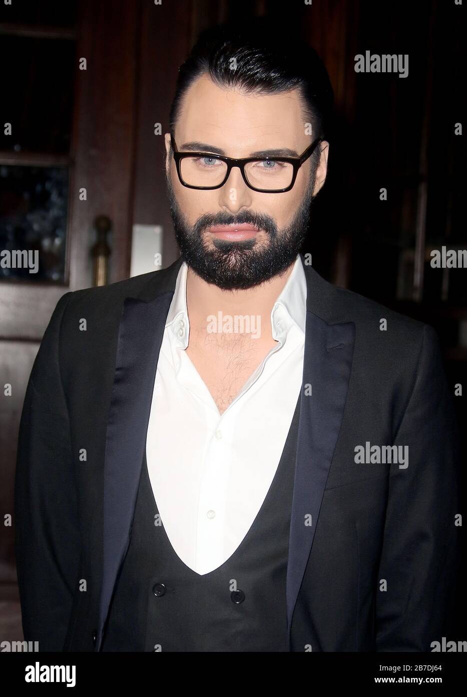 10 Ottobre 2017 - Londra, Inghilterra, Regno Unito - Specsavers Spectacle Wearer Of The Year 2017, 8 Northumberland Avenue - Outside Arrivals Photo Shows: Rylan Clark Foto Stock