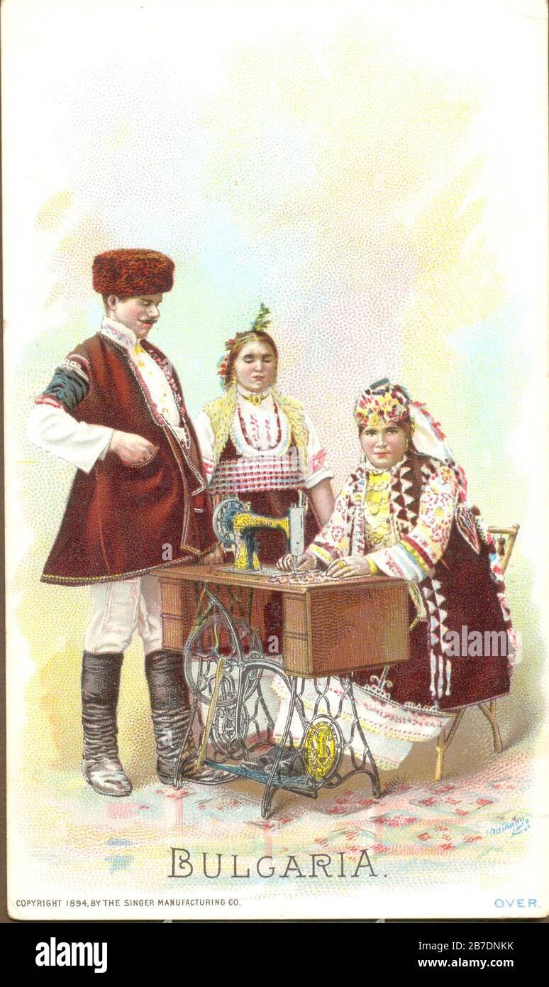 Tre bulgari in costume nazionale, pubblicizzando la loro macchina da cucire Singer 1894 Foto Stock