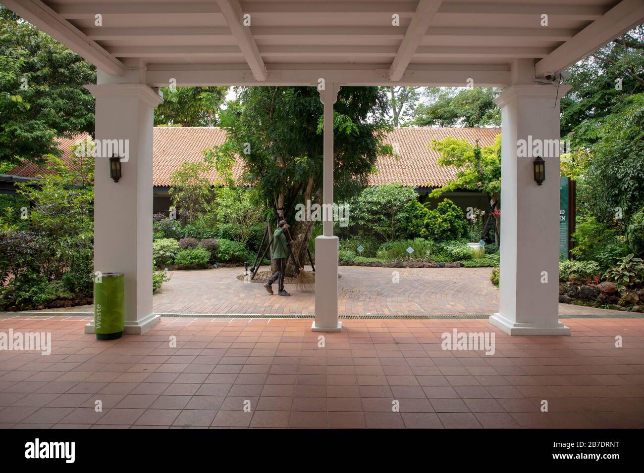 Giardinieri visti al lavoro nel Giardino Botanico di Singapore, Foto Stock