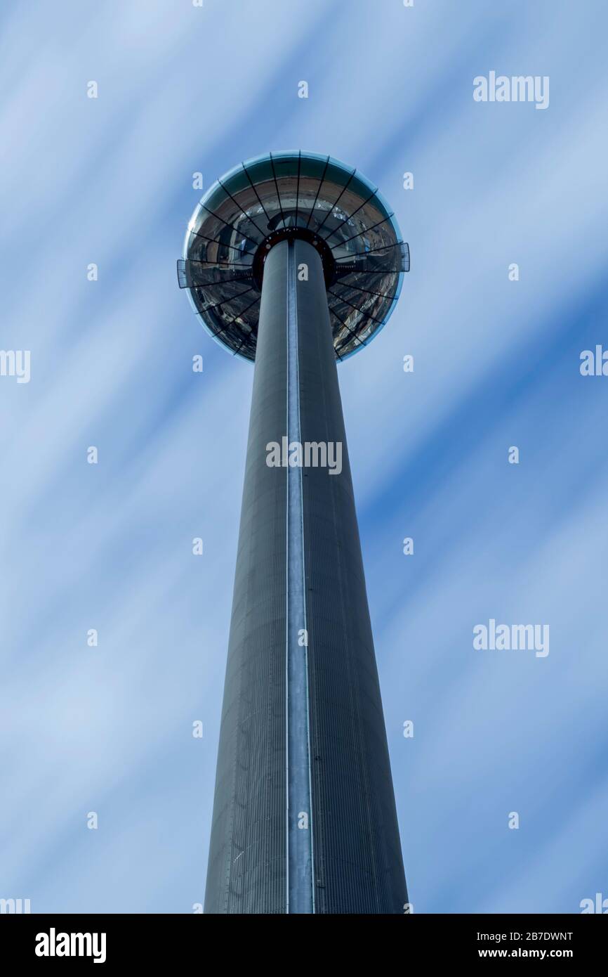 i360 con nuvole sfocate Foto Stock