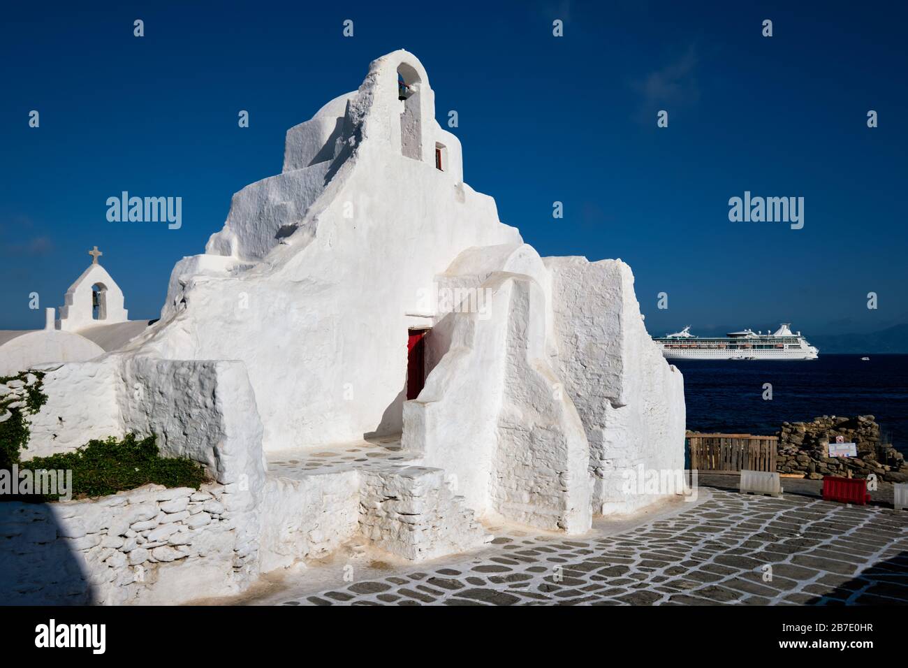 Chiesa greco-ortodossa di Panagia Paraportiani nella città di Chora sull'isola di Mykonos Foto Stock