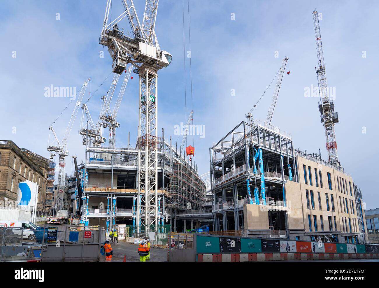 Vista dei progressi del cantiere presso il nuovo St James Center, lo sviluppo misto di negozi, commerciali e residenziali nel centro di Edimburgo, Scozia, Regno Unito Foto Stock