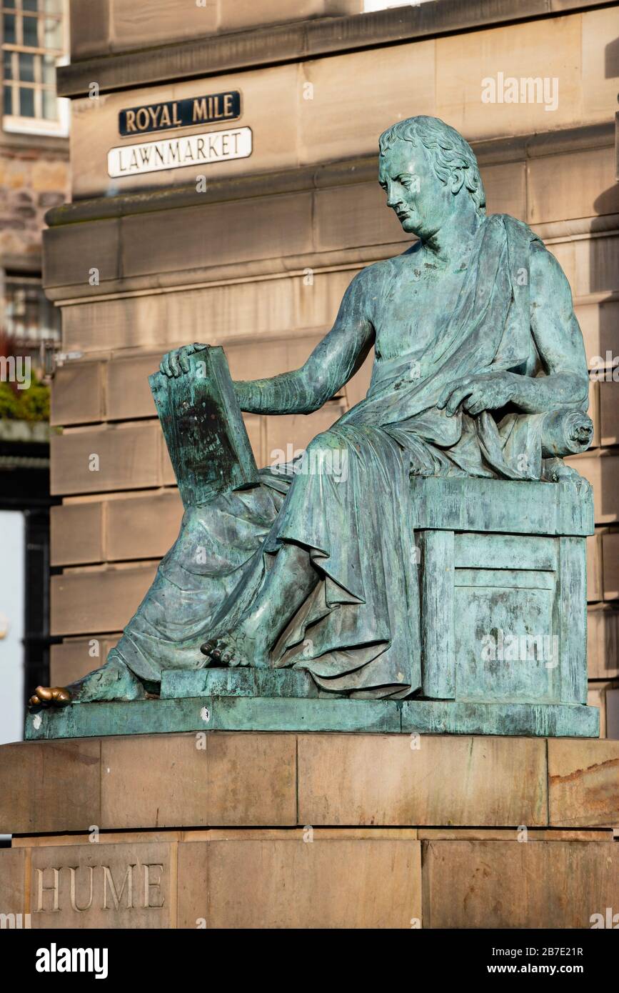 Statua di Hume sul Royal Mile a Edimburgo, Scozia, Regno Unito Foto Stock