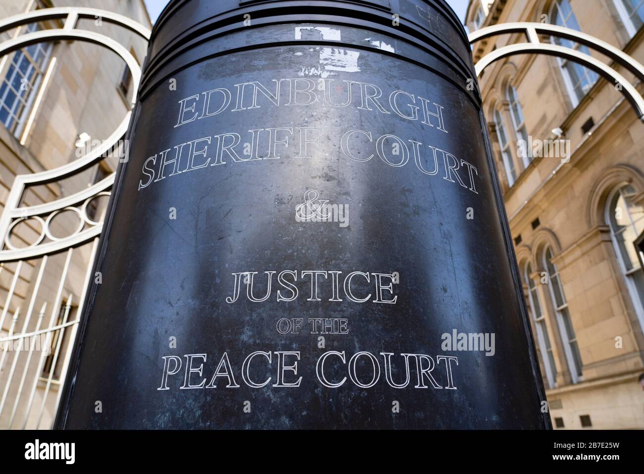 Dettaglio fuori Edimburgo Sheriff Court in Chambers Street Edimburgo, Scozia, Regno Unito Foto Stock