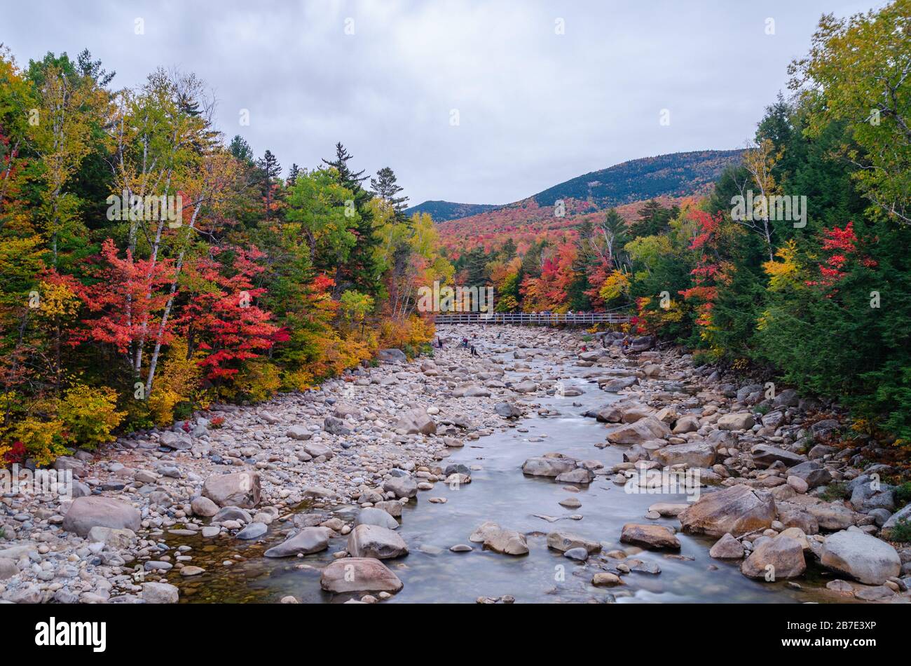 Splendidi colori autunnali visti dalla Kancamagus hwy nel New Hampshire USA Foto Stock