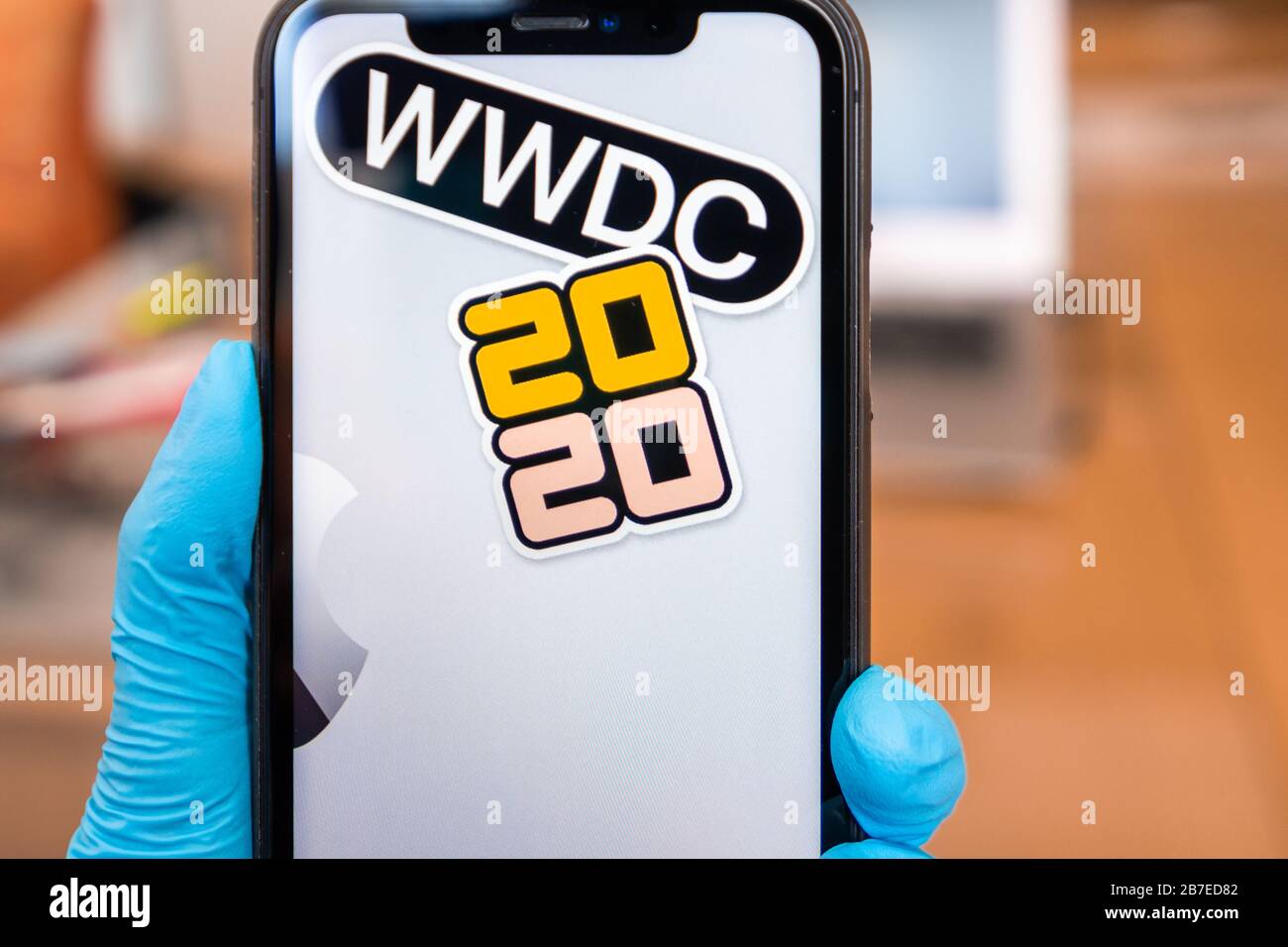 WWDC 2020 sullo schermo dell'iPhone. LOS ANGELES, CALIFORNIA, MARZO 2020 Foto Stock