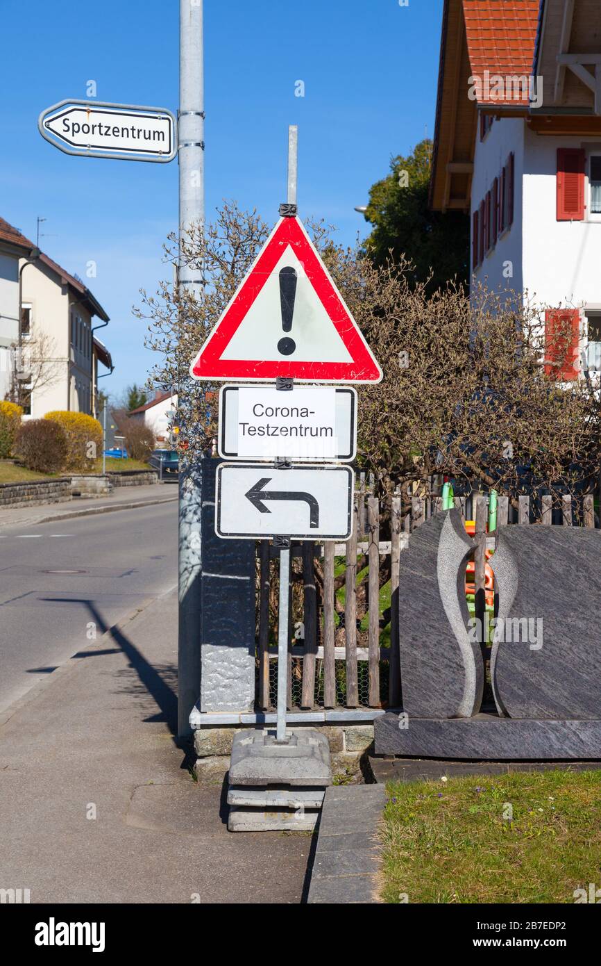 Cartello stradale che conduce ad un centro di prova corona tet, Oberteuringen, Germania Foto Stock