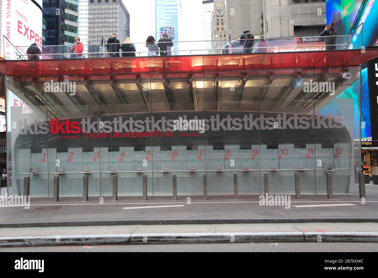 La biglietteria TKTS di Times Square per gli spettacoli di Broadway rimarrà chiusa per cancellazione fino al 13 aprile in seguito a Coronavirus, NYC, 15 marzo 2020 Foto Stock