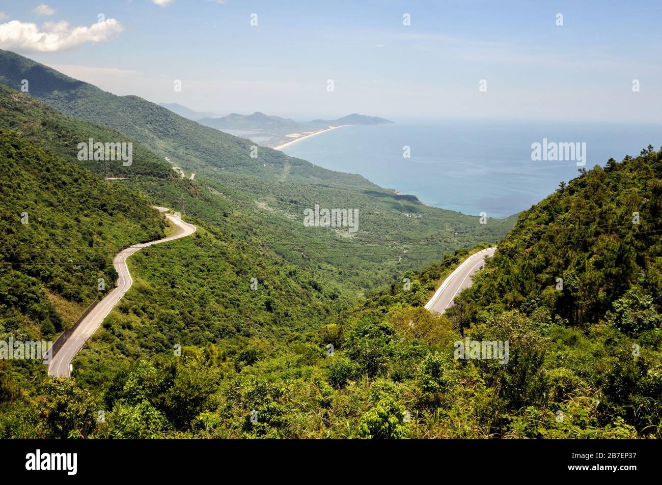 Strada al Passo Hai Van tra Hue e da Nang, Vietnam Foto Stock