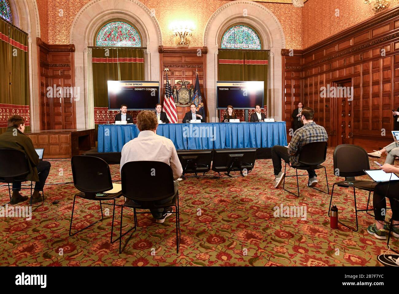 Albany, New York / Stati Uniti 3/16/20 New York Gov. Andrew Cuomo fornisce un aggiornamento sul Coronavirus durante una conferenza stampa al Campidoglio dello Stato. Foto Stock