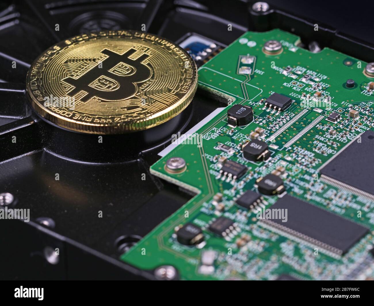 Bitcoin su disco rigido, cripto moneta digitale concetto Foto Stock
