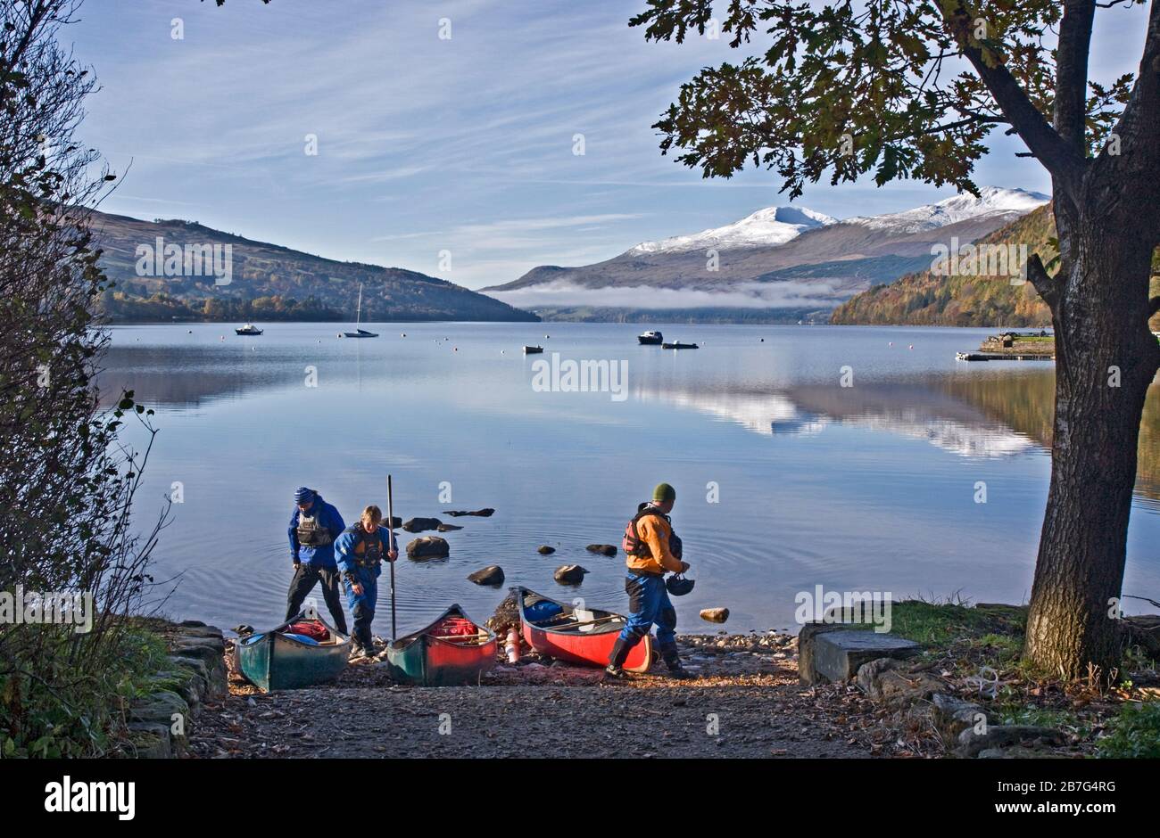 Canoisti a Loch Tay, Scozia Foto Stock