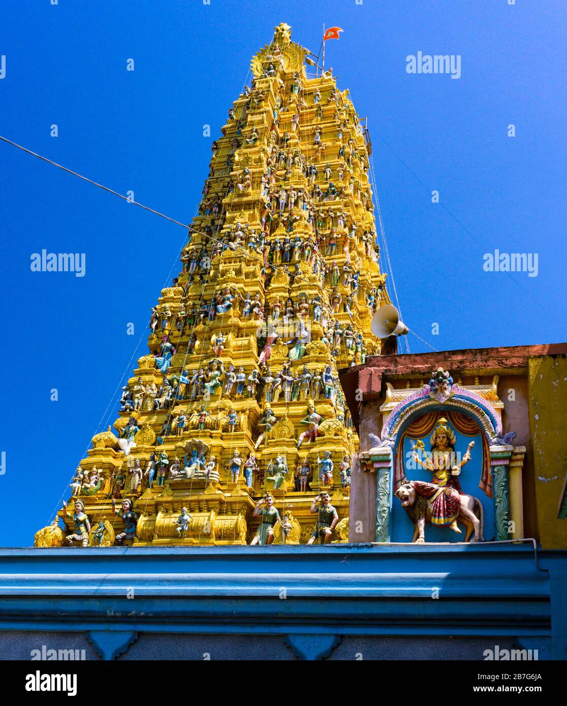 Asia meridionale Sri Lanka Matale Sri Muthumariamman Thevasthanam Hindu Temple costruito 1874 32.9 m 108 piedi di altezza Gopuram Raja Koburum 'ornato torre decorata Foto Stock