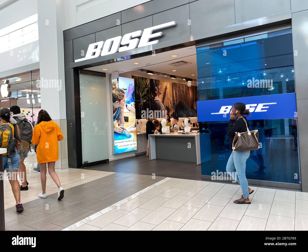 Orlando, FL/USA-2/17/20: Un negozio di diffusori Bose in un centro commerciale al coperto di Orlando, Florida. Foto Stock