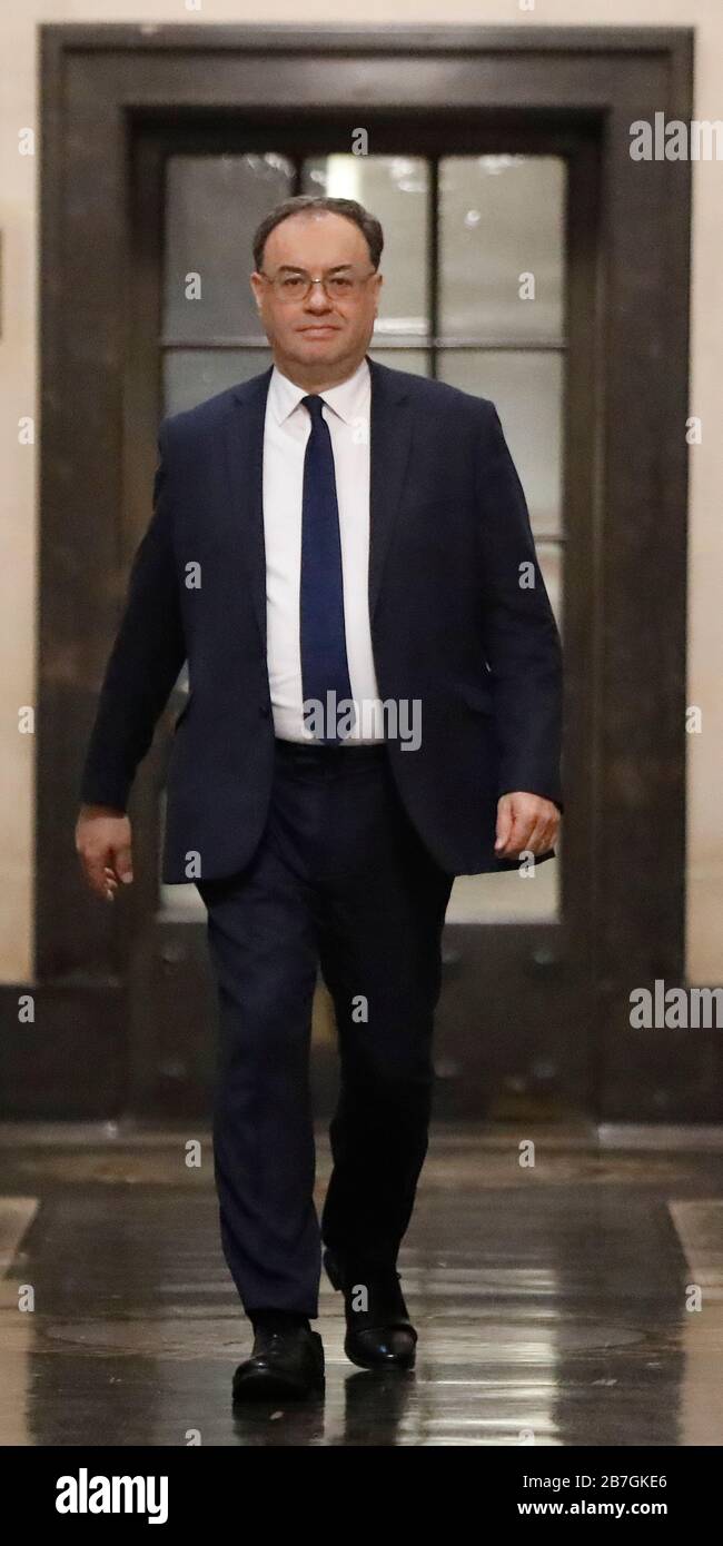 Il nuovo governatore della Banca d'Inghilterra, Andrew Bailey, durante una foto chiamata il suo primo giorno all'interno della sede centrale della banca centrale a Londra. Foto Stock