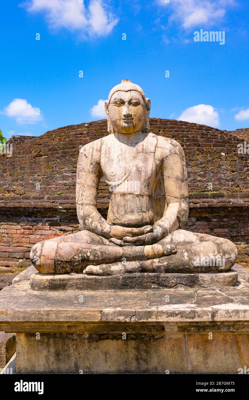 Asia Sri Lanka Polonnaruwa Vantage scalini a sud scala per centrale Dagoba pietra Buddha reliquia sacra Foto Stock