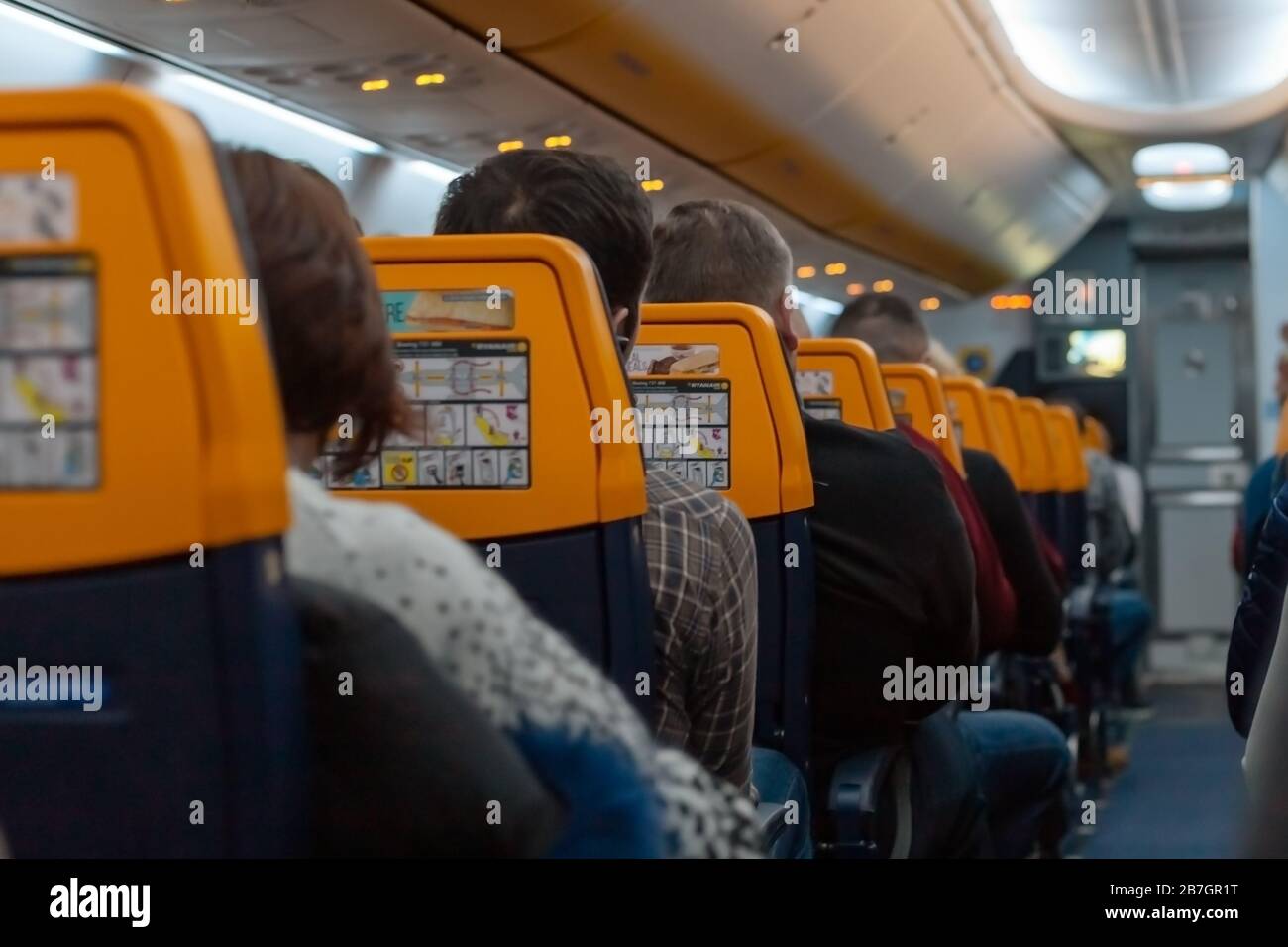 Gdansk Polonia - Parigi Francia, volo 12 19 2019. Passeggeri della compagnia aerea Raynair a basso costo. Stock di aereo fotografico con passeggeri. Foto Stock