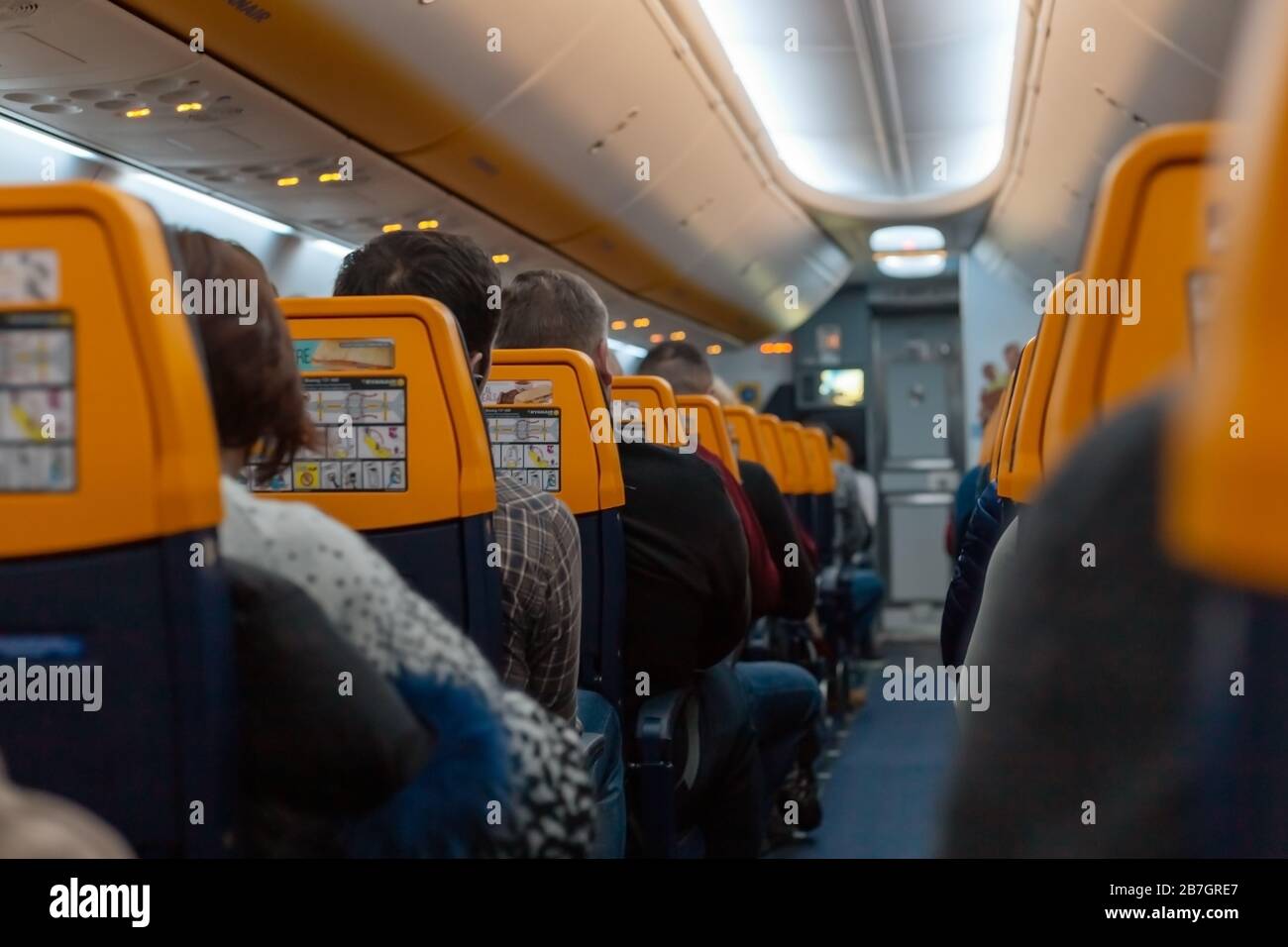 Gdansk Polonia - Parigi Francia, volo 12 19 2019. Passeggeri della compagnia aerea Raynair a basso costo. Stock di aereo fotografico con passeggeri. Foto Stock