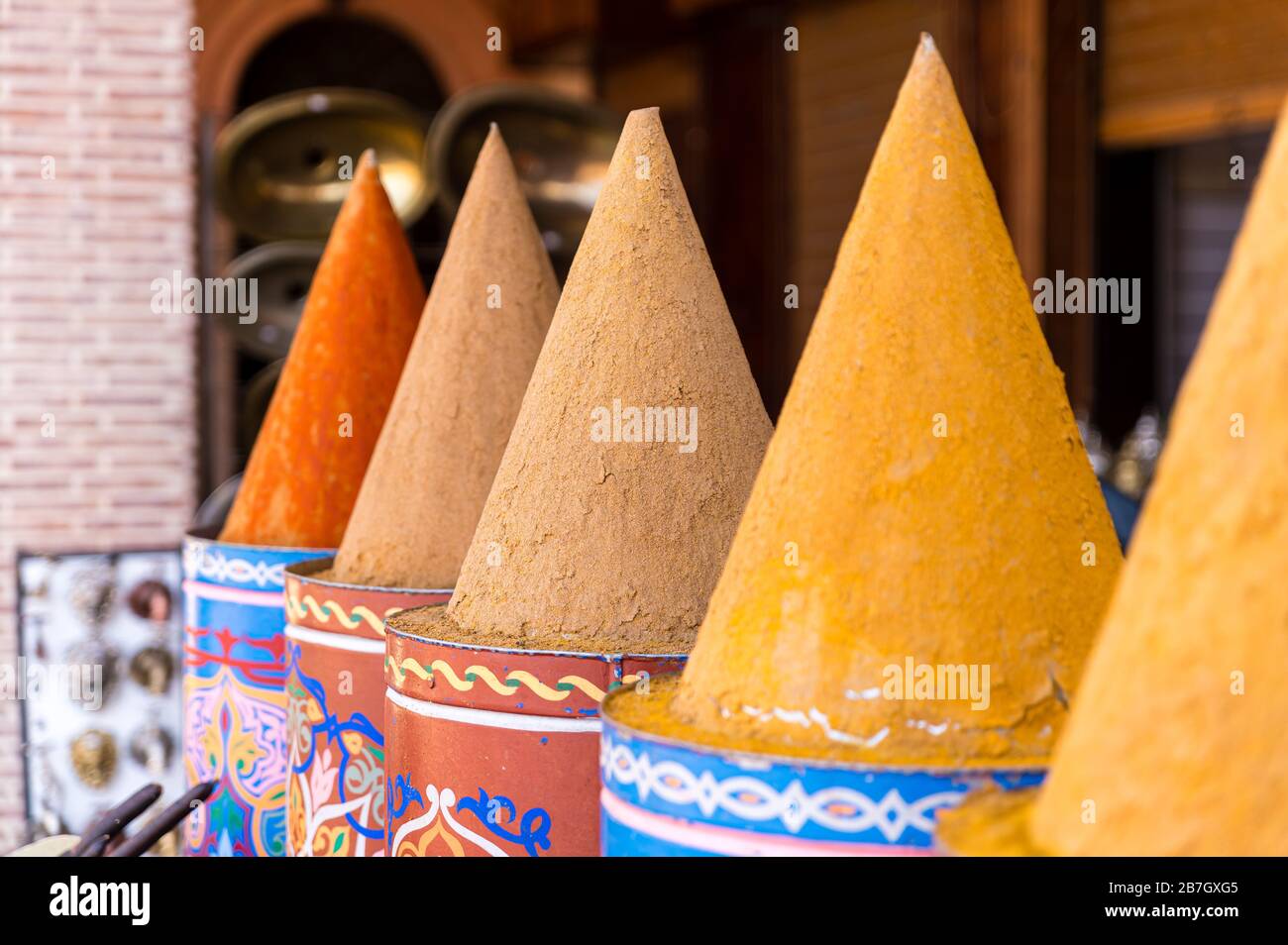 Spezie in vendita nei souk di Marrakesh. Marocco Foto Stock