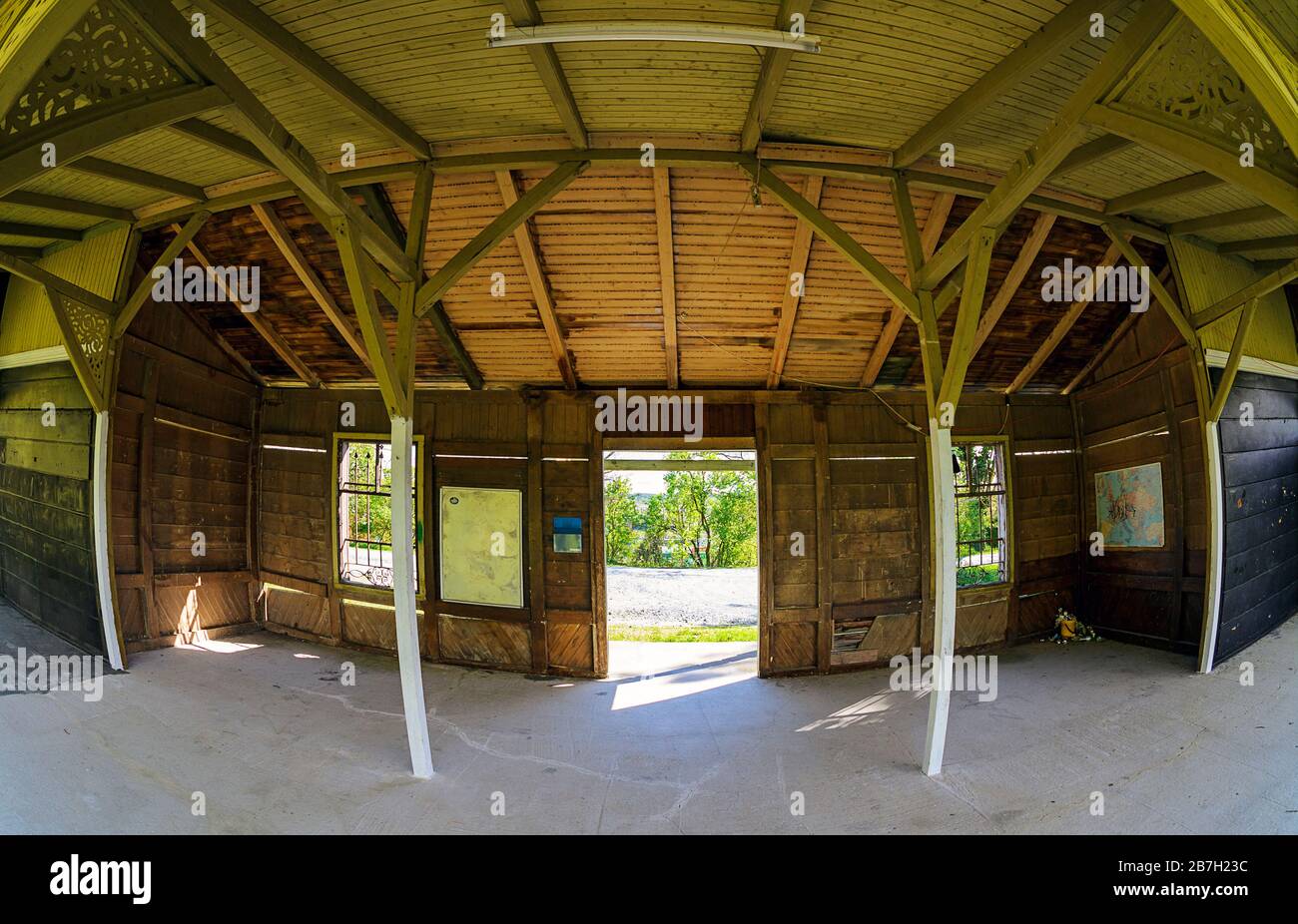 Vecchia stazione ferroviaria in legno e location di riprese a Bath Tatzmannsdorf, Austria Foto Stock