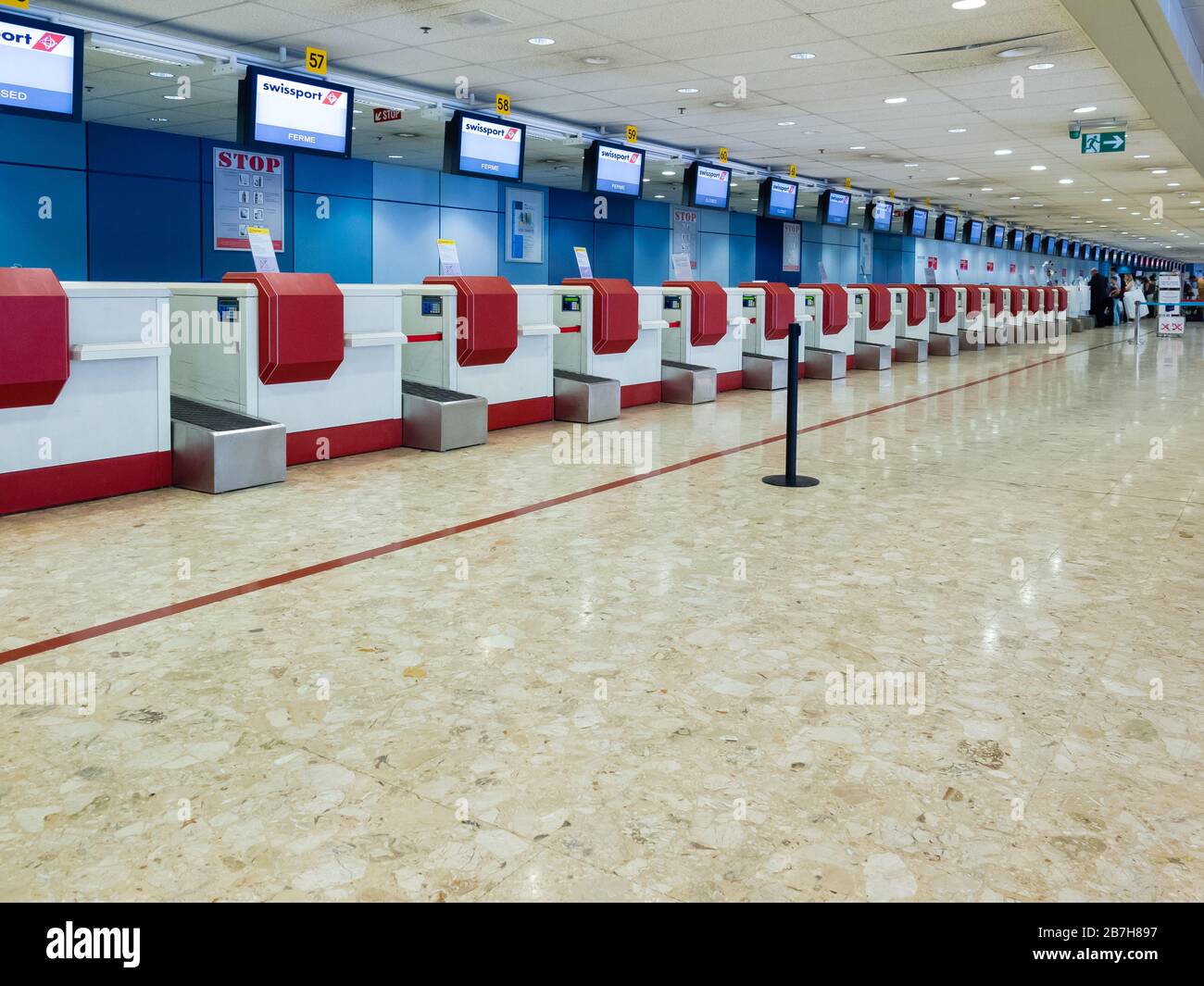Sportelli chiusi presso l'aeroporto di Ginevra, Svizzera Foto Stock