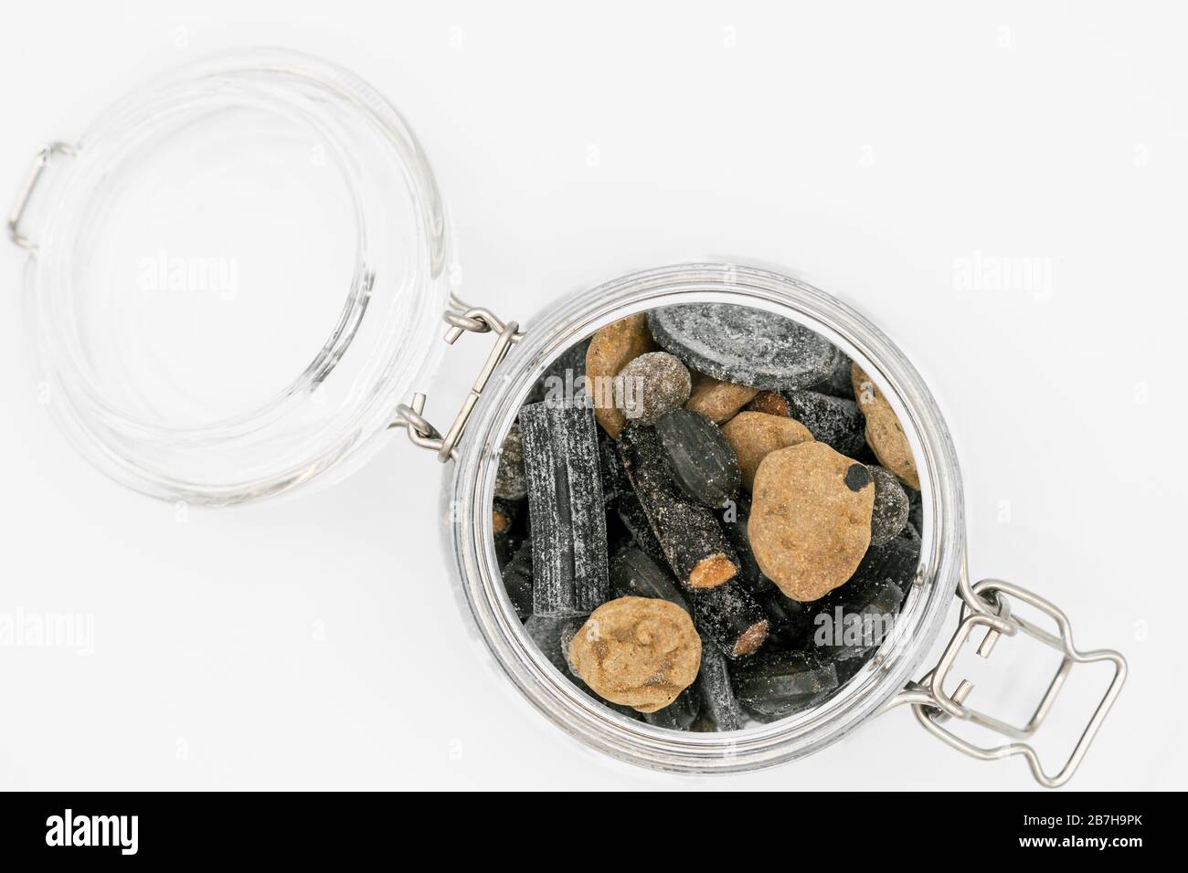 Liqourice salato raccogliere e mescolare in vaso di vetro Foto Stock