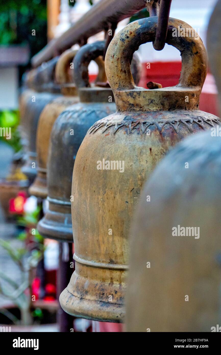 Campane a Wat Sum Pow, Chiang mai, Thailandia Foto Stock