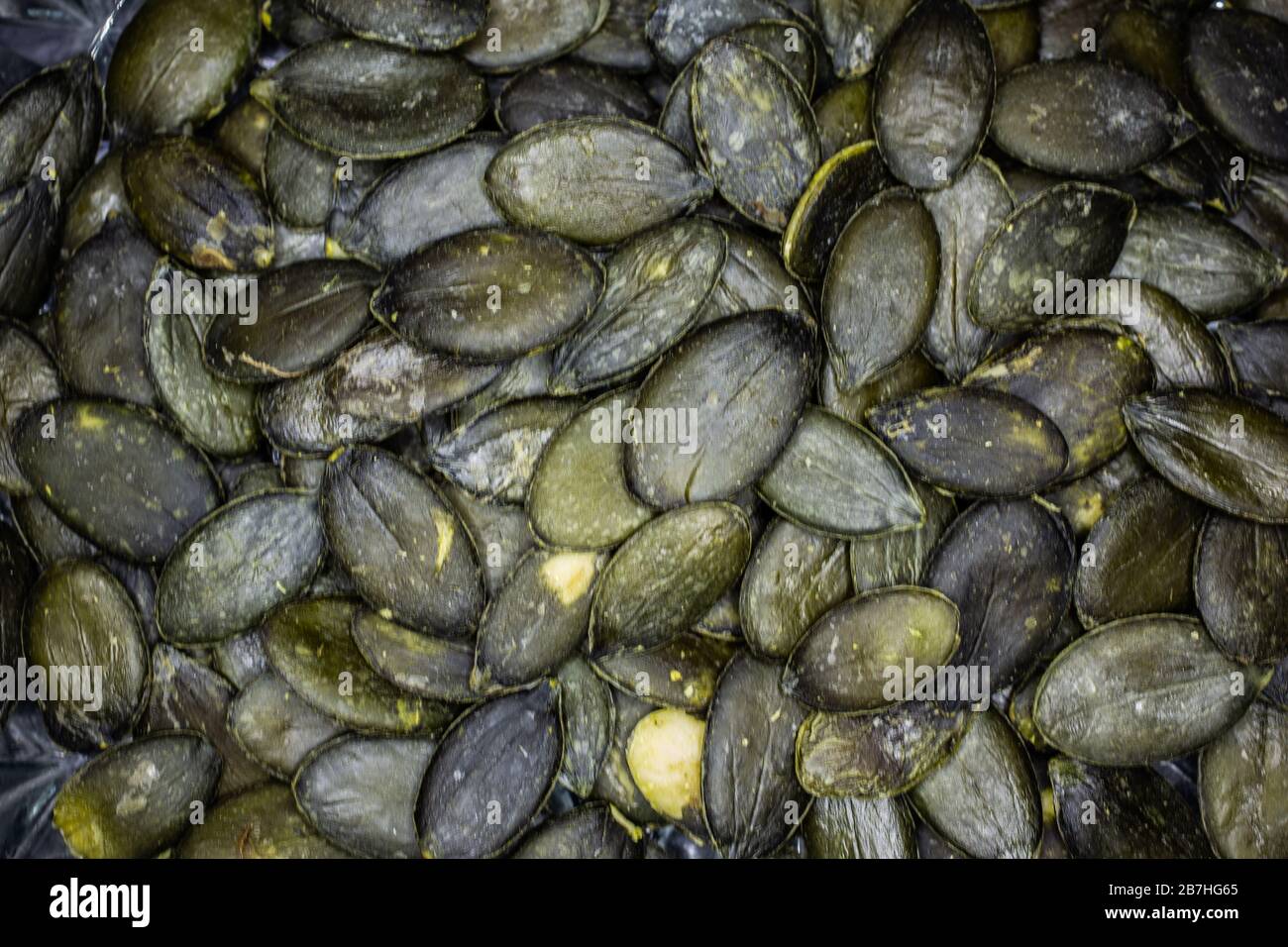 Semi di zucca senza criniera in un mucchio Foto Stock