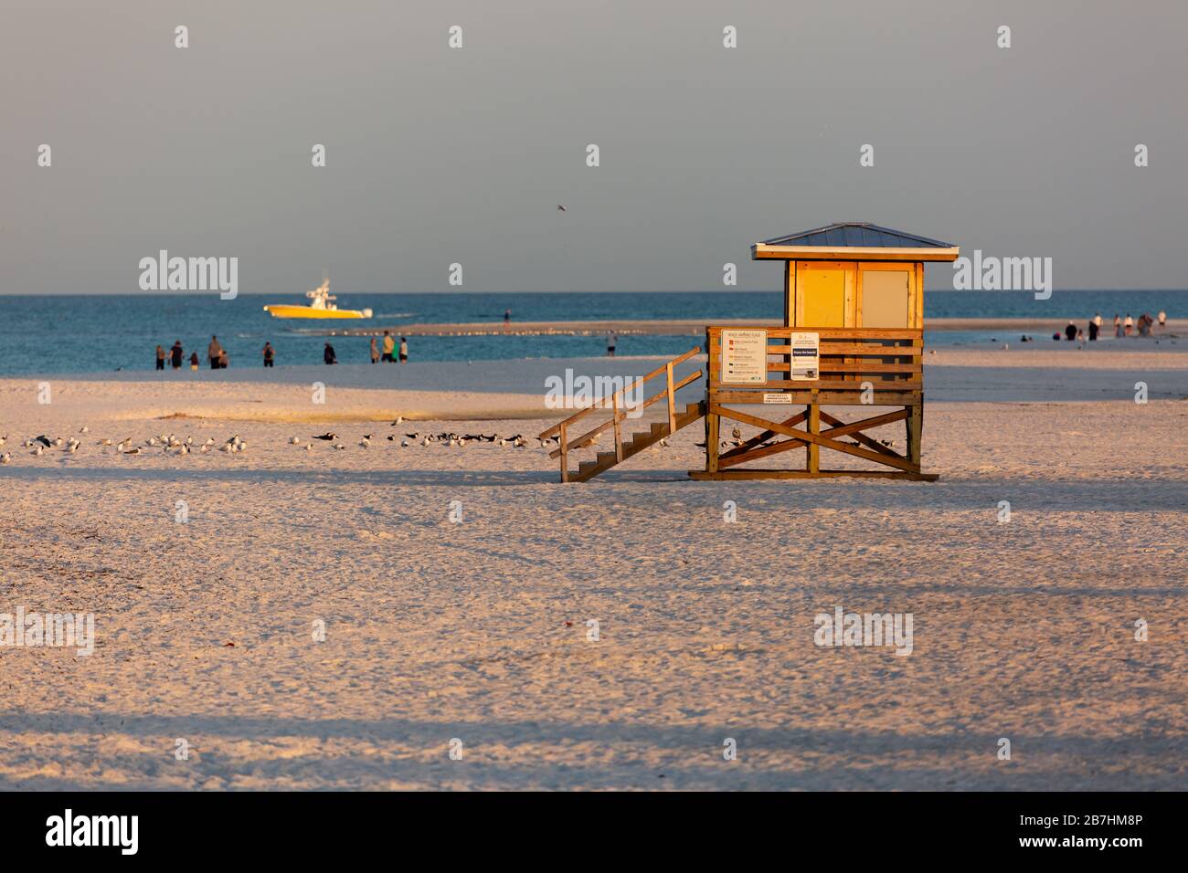 Una stazione di bagnino chiusa su Lido Beach a Sarasota Florida, USA. Foto Stock