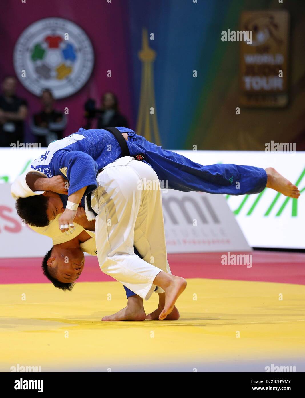 Parigi, Francia - 08 febbraio 2020: Masashi Ebinuma per il Giappone contro Tsogtbaatar Tsend-Ochir per la Mongolia, uomini -73 kg, medaglia di bronzo Match(Credit: Mickael Chavet) Foto Stock