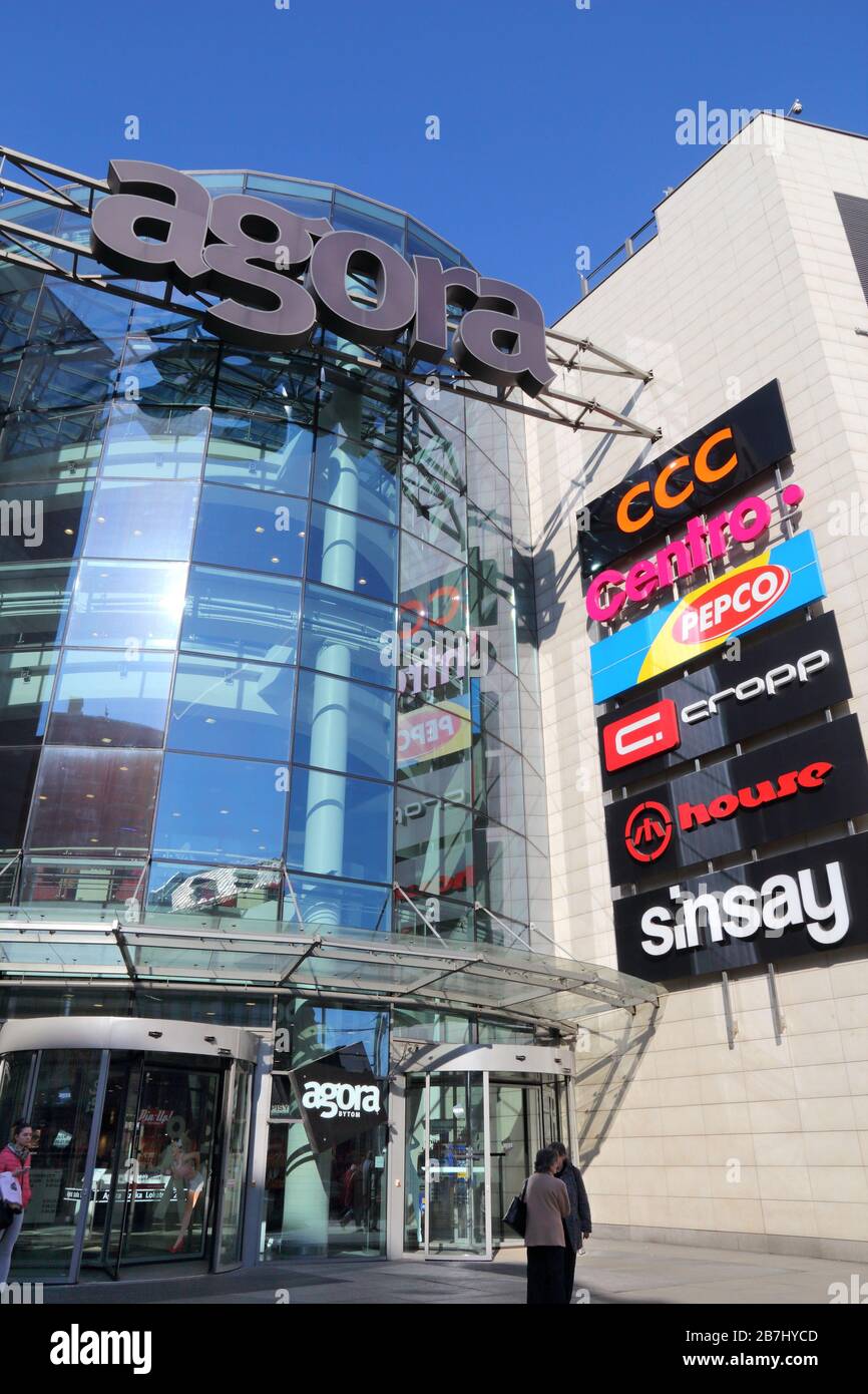 BYTOM, POLONIA - 8 MARZO 2015: Centro commerciale Agora a Bytom, Polonia. L'area dello shopping di 56 mila metri quadrati e' una delle piu' grandi della regione. Foto Stock