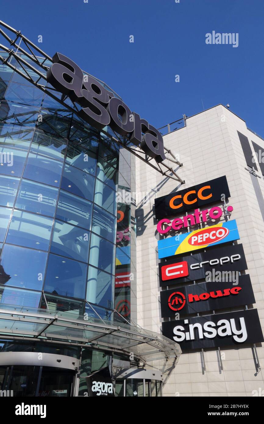 BYTOM, POLONIA - 8 MARZO 2015: Centro commerciale Agora a Bytom, Polonia. L'area dello shopping di 56 mila metri quadrati e' una delle piu' grandi della regione. Foto Stock