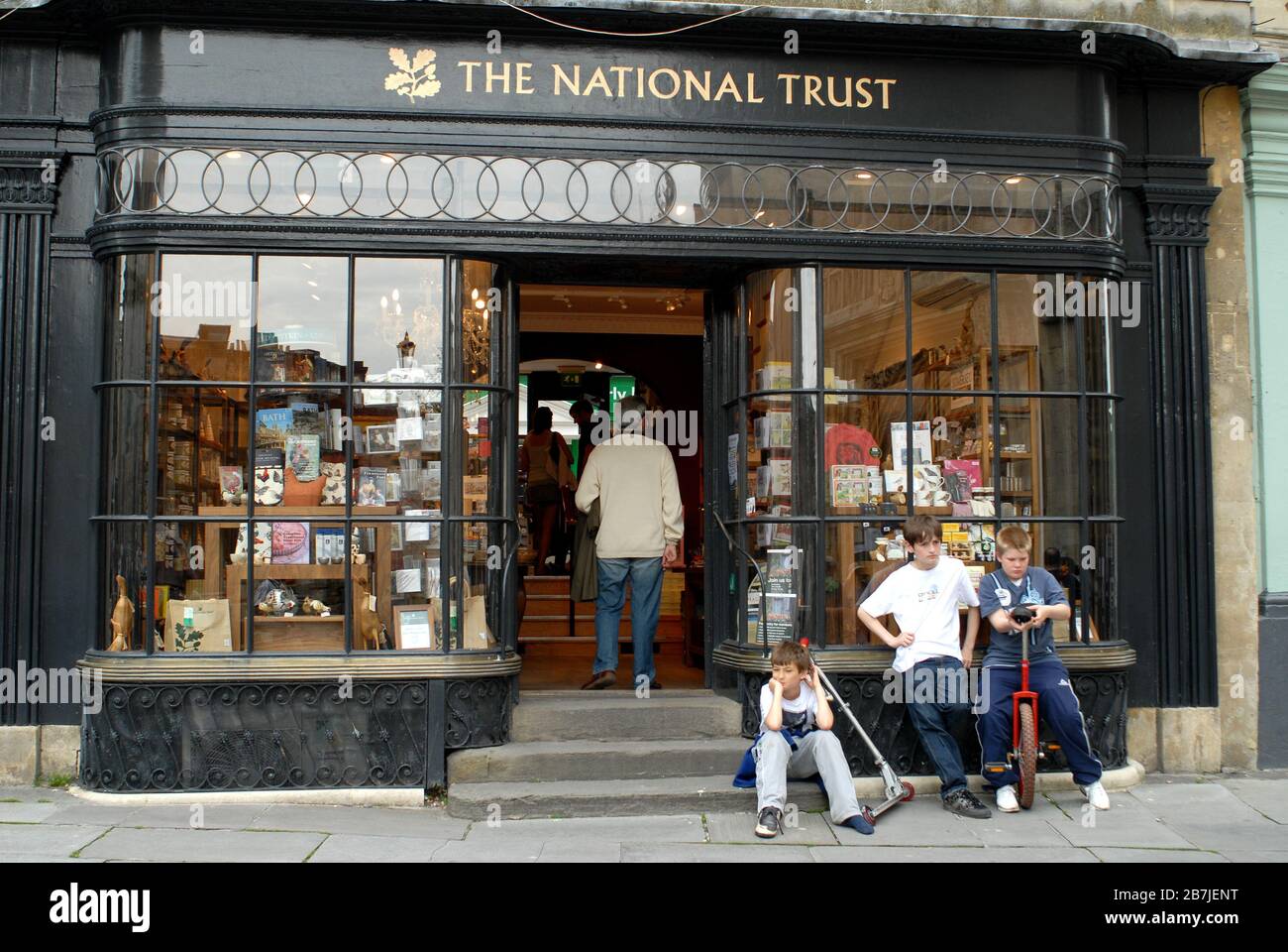 0586 The National Trust Shop  Heritage Gifts Marshall Wade's House, Abbey Churchyard, Bath, North East Somerset Council. Regno Unito (Regno Unito). Foto: © Foto Stock