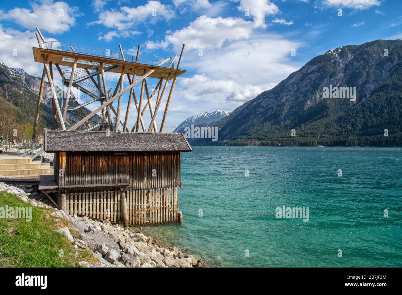 Torre di osservazione a Pertisau am Achensee nelle Alpi austriache Foto Stock