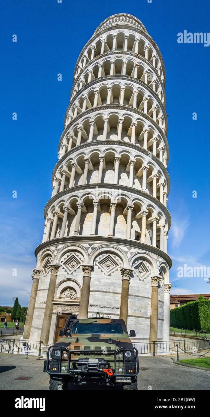 Il campanile, il campanile indipendente della Cattedrale di Pisa in Piazza dei Miracoli, l'iconica Torre Pendente di Pisa, Toscana, Italia Foto Stock