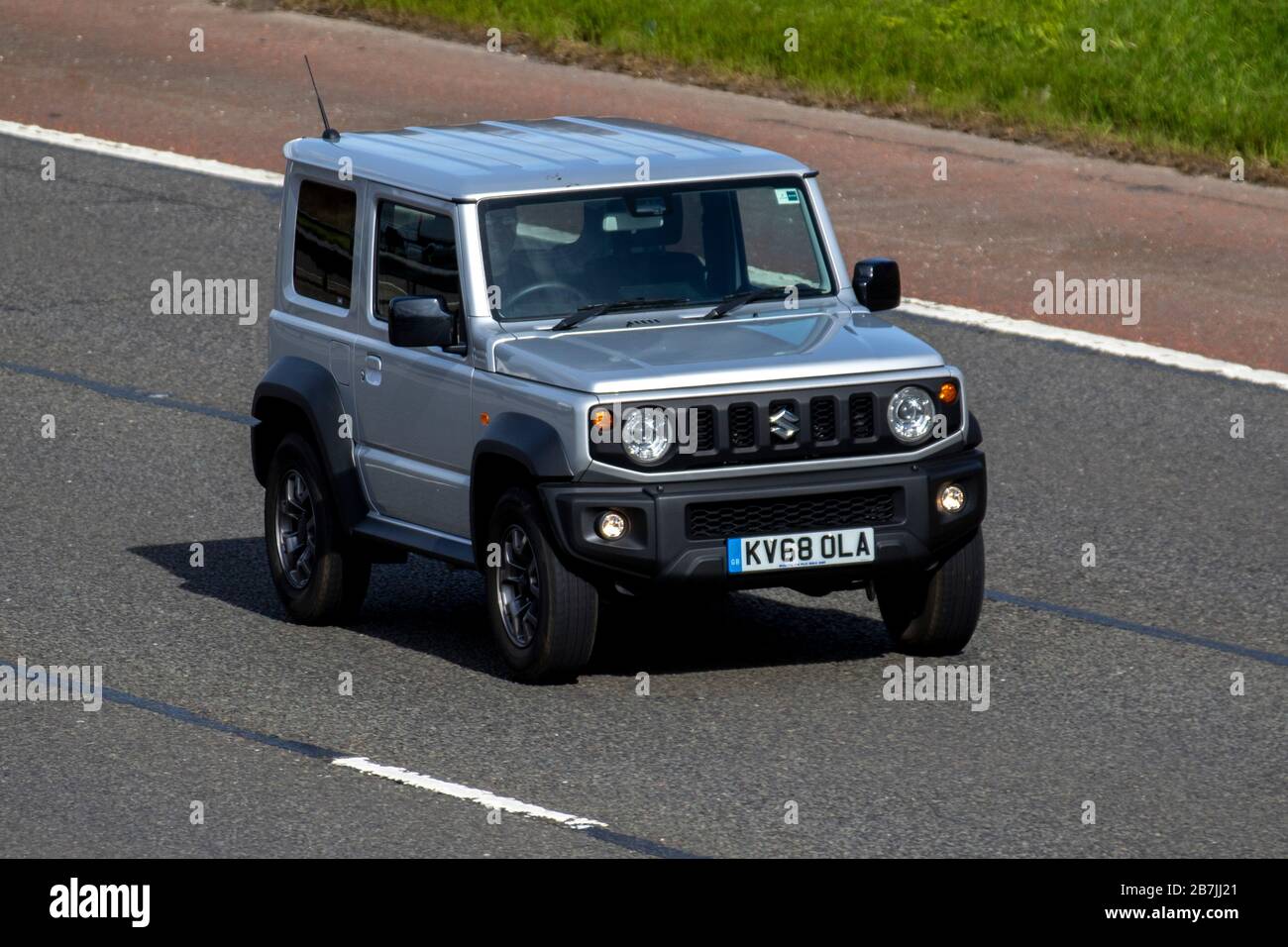 2018 ARGENTO Suzuki Jimmy SZ5 4X4; traffico veicolare del Regno Unito, trasporto, veicoli in movimento, veicolo, strade, motori, motorizzazione sull'autostrada M6 Foto Stock