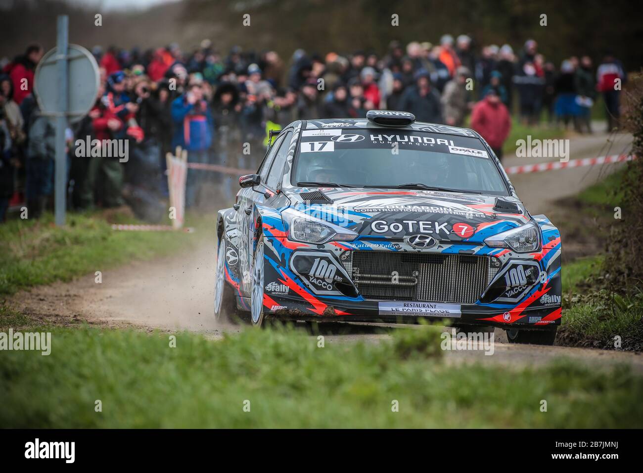 Jean Luc DEBOVE dalla Francia e il suo co-driver Alexandre DESQUIRET gareggiano nella loro Hyundai i20 WRC durante la tappa 1 del le Touquet Rally, primo appuntamento del Campionato Francese Rally. Foto Stock