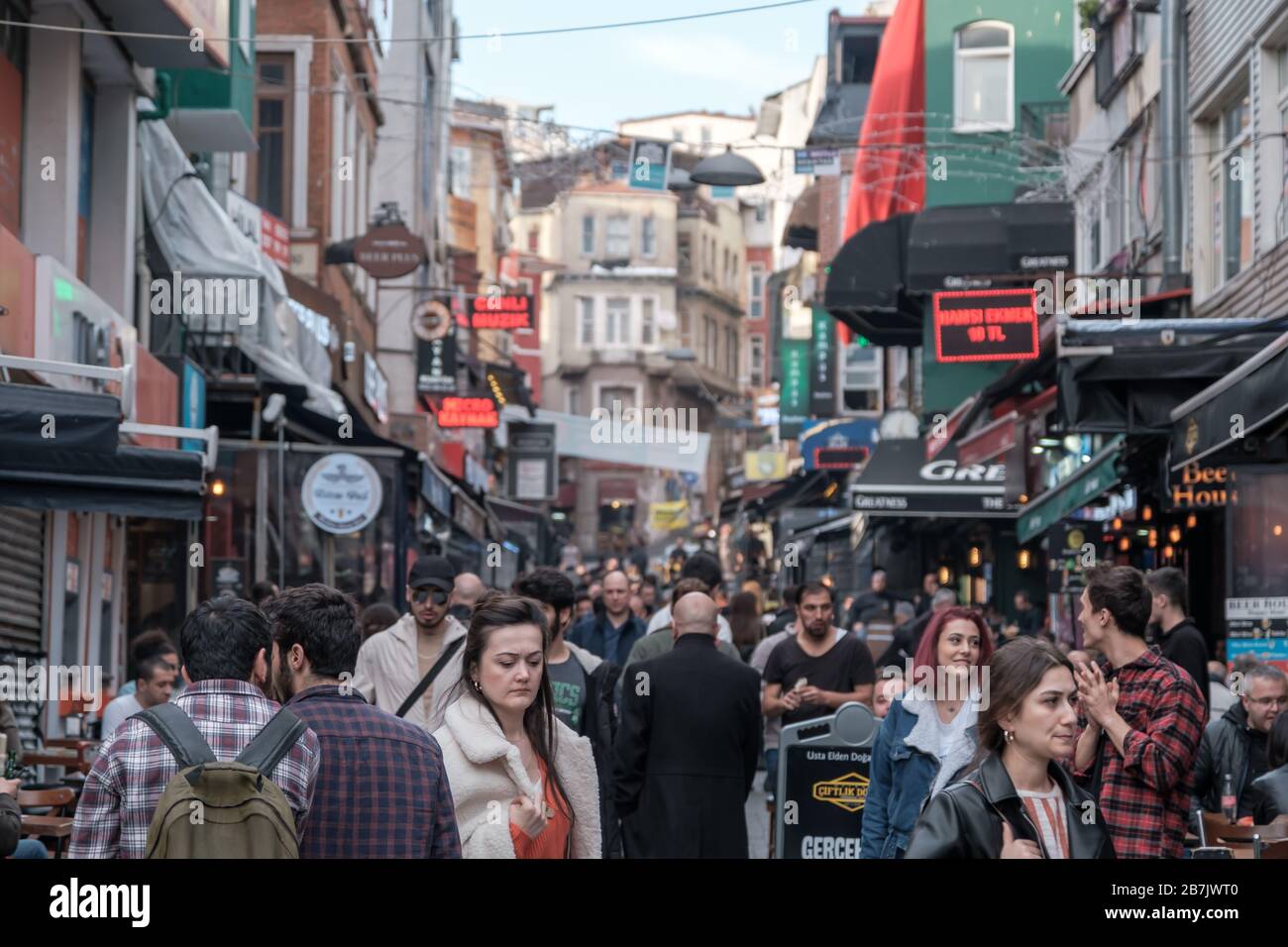 Fotografia di veduta di Besiktaş (Beşiktaş) Bazaar situato a Istanbul Turchia. Escursioni e attività giornaliere. Concetto di divertimento e di tempo libero. Foto Stock