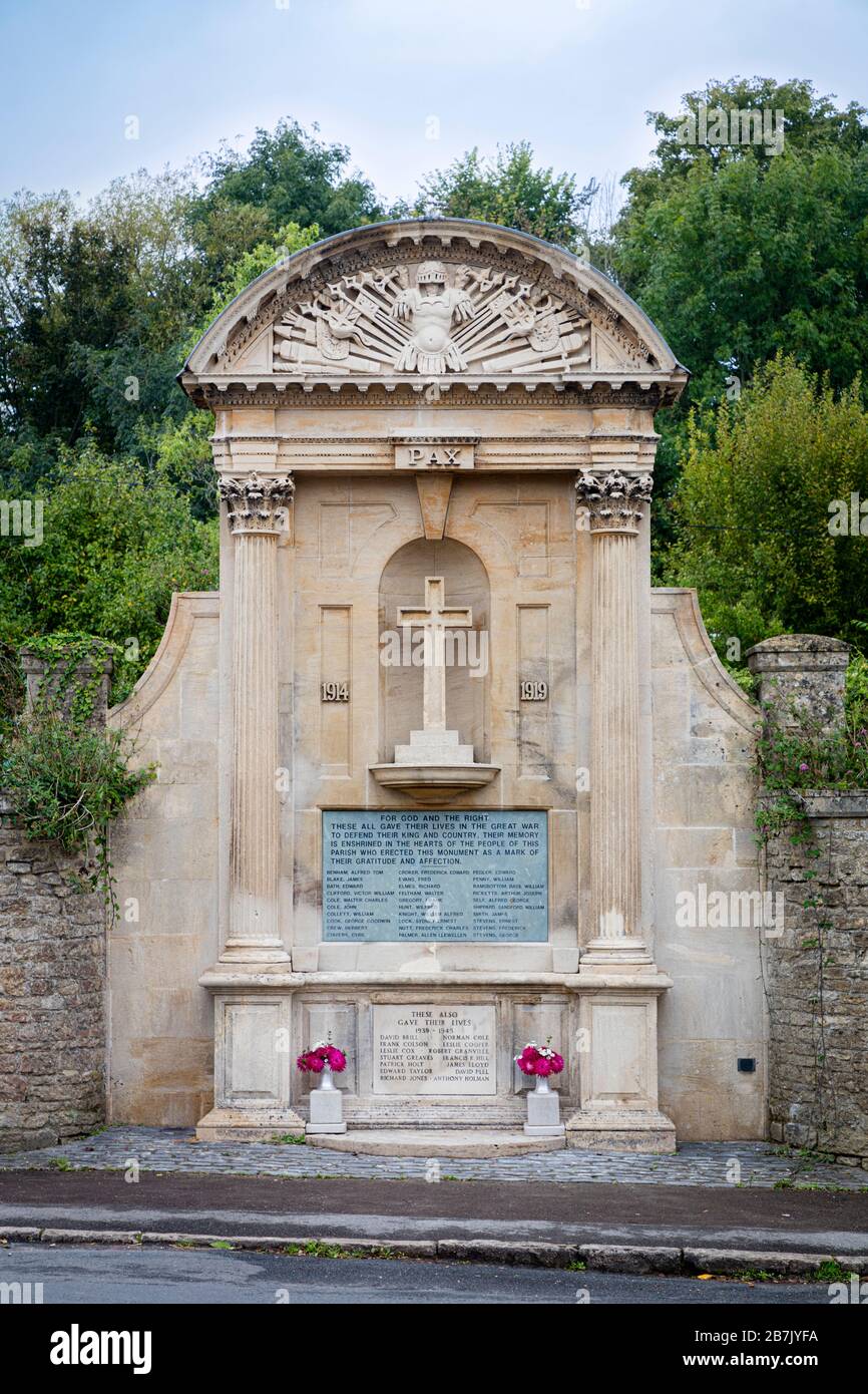 World Wars i e II Memorial a Lacock, Wiltshire, Inghilterra, Regno Unito Foto Stock