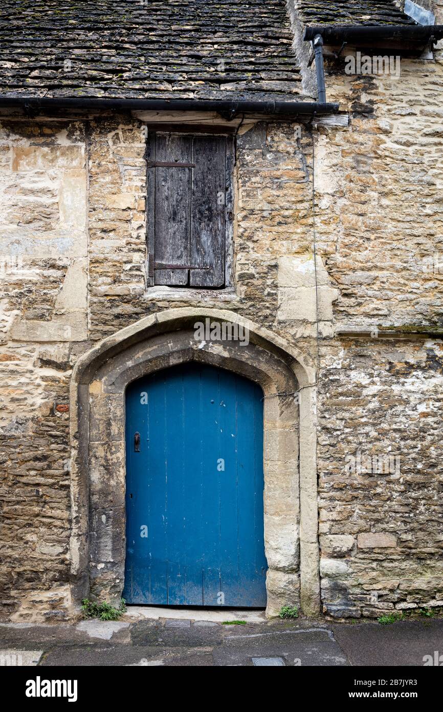 Edificio del XIV secolo a Lacock, Wiltshire, Inghilterra, Regno Unito Foto Stock